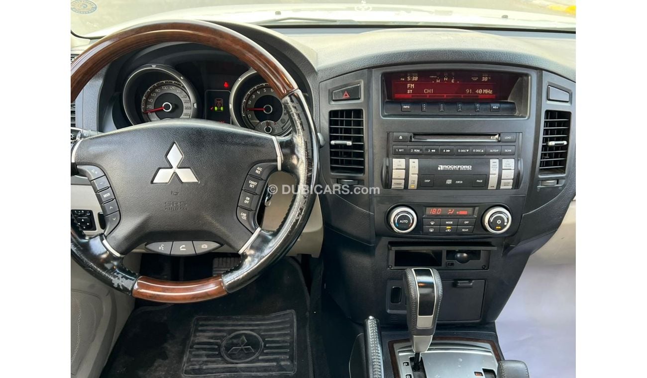 ميتسوبيشي باجيرو GLS Std MITSUBISHI PAJERO GLS 2012 V6 3.5 FULL OPTION PERFECT CONDITION