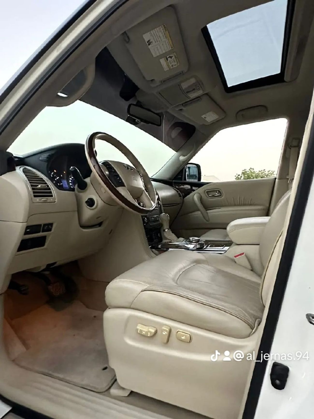 إنفينيتي QX80 لاكجري
