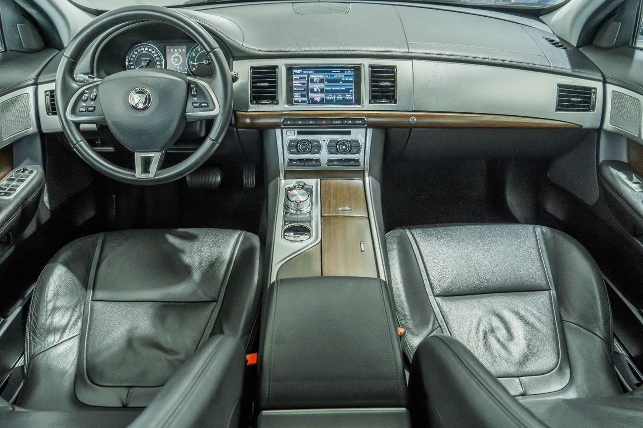 Jaguar XF 2015 Jaguar XF 3.0L V6 / Full Jaguar Service History