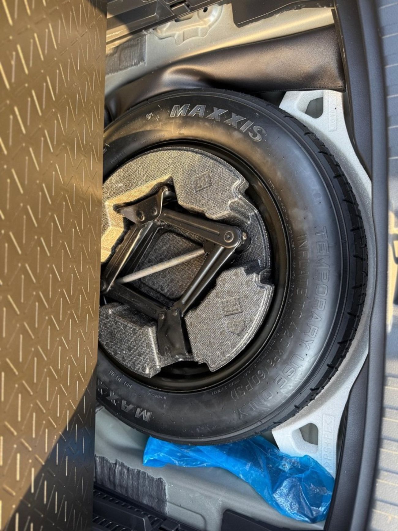 Toyota RAV4 Hybrid XLE premium Sunroof,leather,Push start