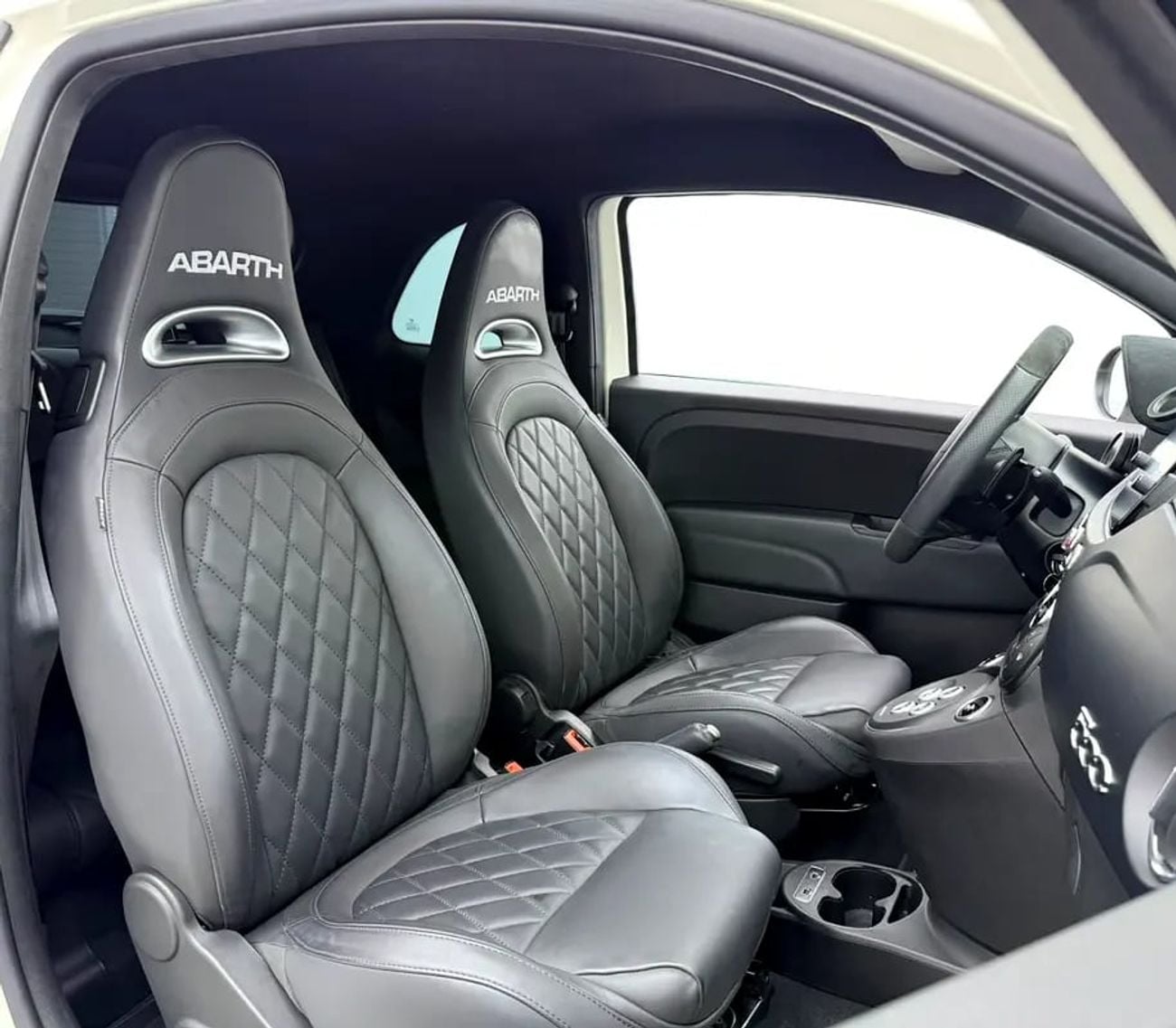 أبارث 695 كومبيتيتسيونه Fiat , 7 Years Warranty, Full Service History, Fully Loaded, GCC