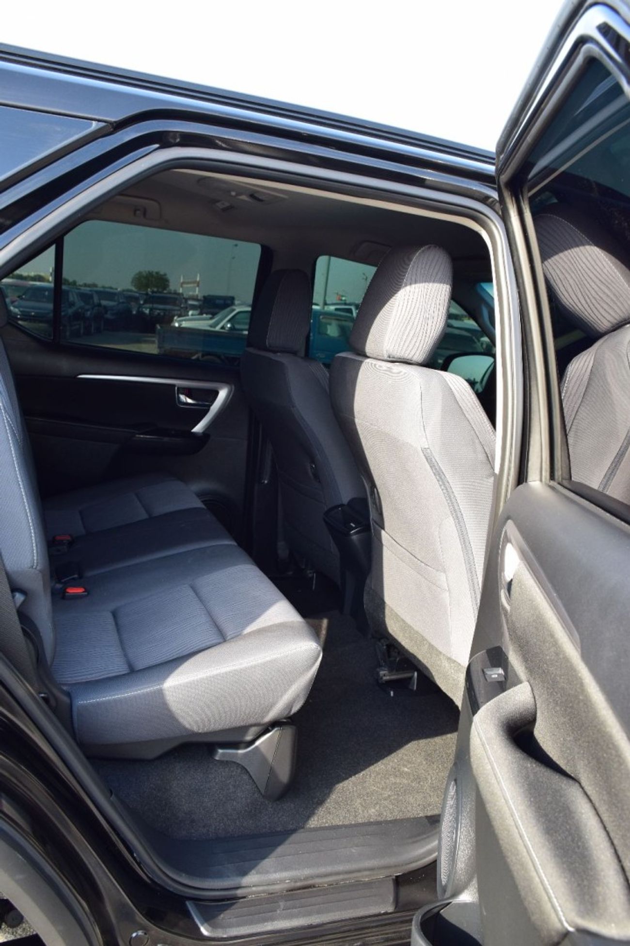 تويوتا فورتونر VX2 plus 4X4 Diesel 2.8L