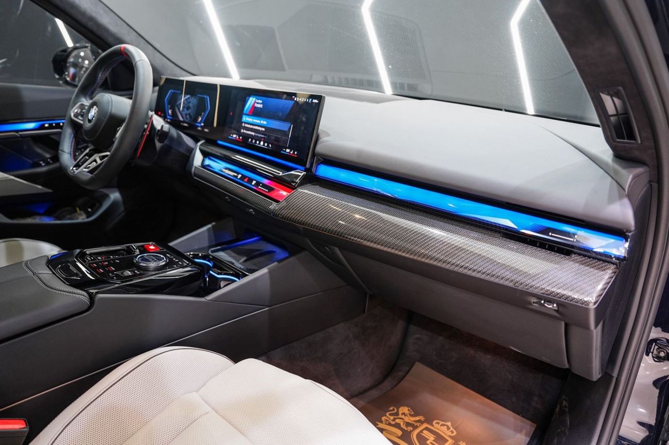 بي أم دبليو M5 Competition 2026 BMW M5 Competition | Carbon Interior | 717 HP Hybrid | AGMC Warr + Serv!!