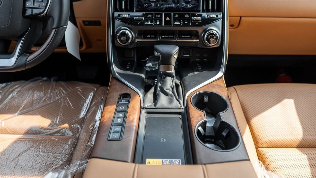 Lexus LX 600 2025 Lexus LX600 Signature 3.5L Petrol AT White-Tan (Wooden Accent)