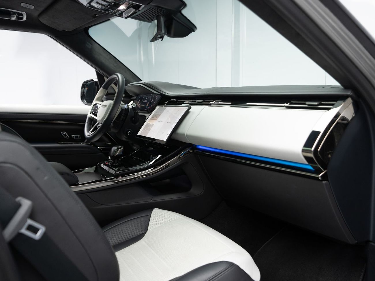 Land Rover Range Rover Sport SV EDITION ONE BUY NOW, PAY 2027 | THE BLACKLINE STANDARD | Al Tayer Warranty + Service Contract, Full Carbon, GCC