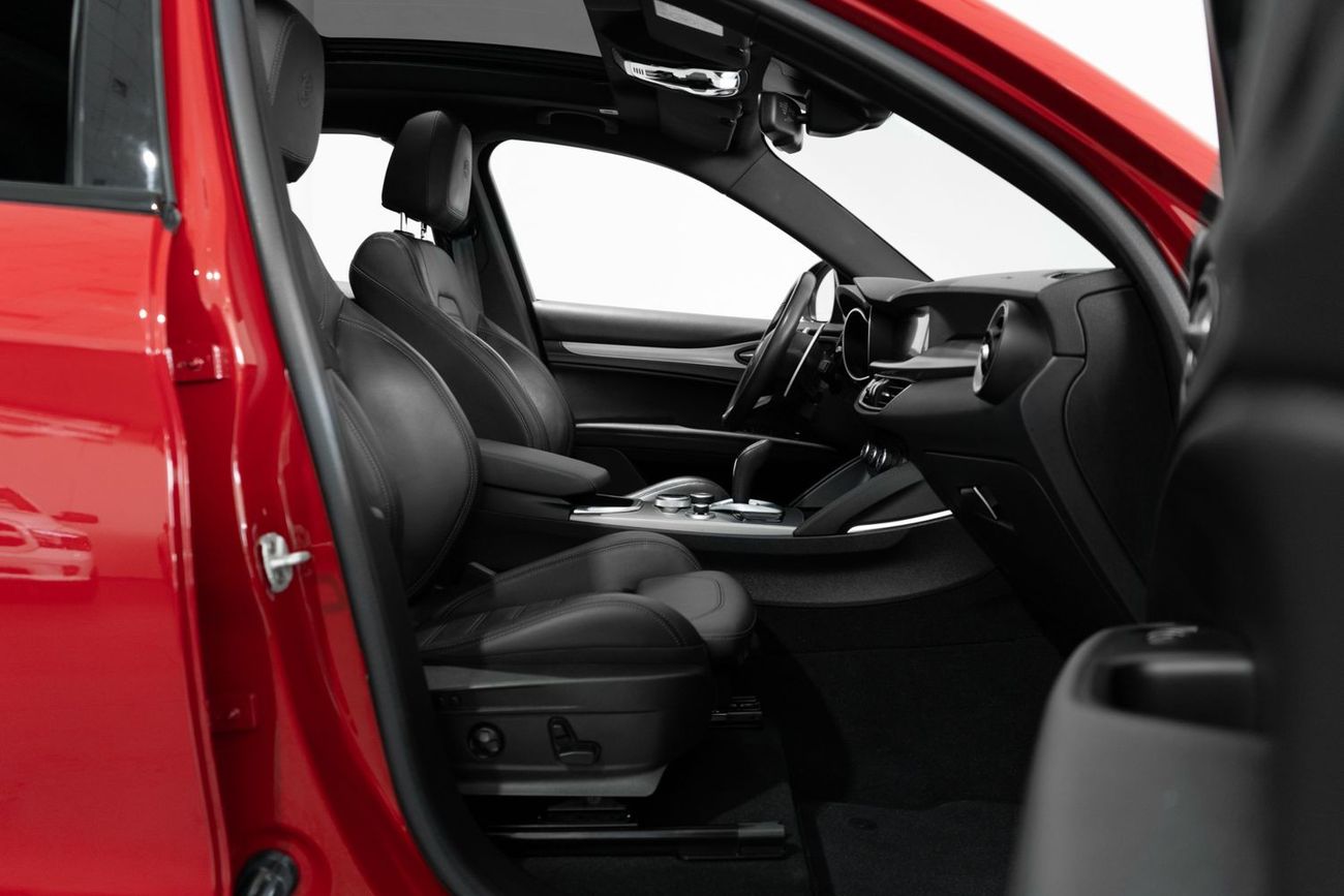 Alfa Romeo Stelvio Q4 / 5 Year Alfa Romeo Warranty/Service 120k kms