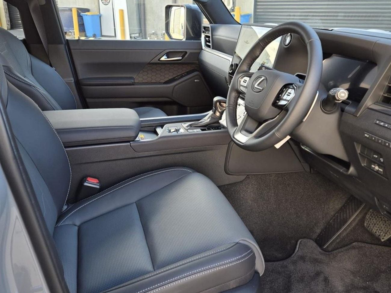 لكزس GX550 SPORT LUXURY (EXPORT ONLY) RIGHT HAND DRIVE 3.6L V6 in RIGHT HAND DRIVE (EXPORT ONLY)