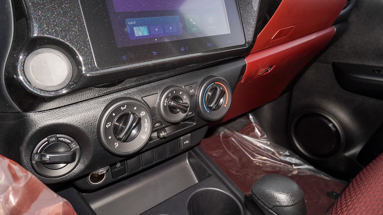 Toyota Hilux DLX 2.7L 4WD A/T