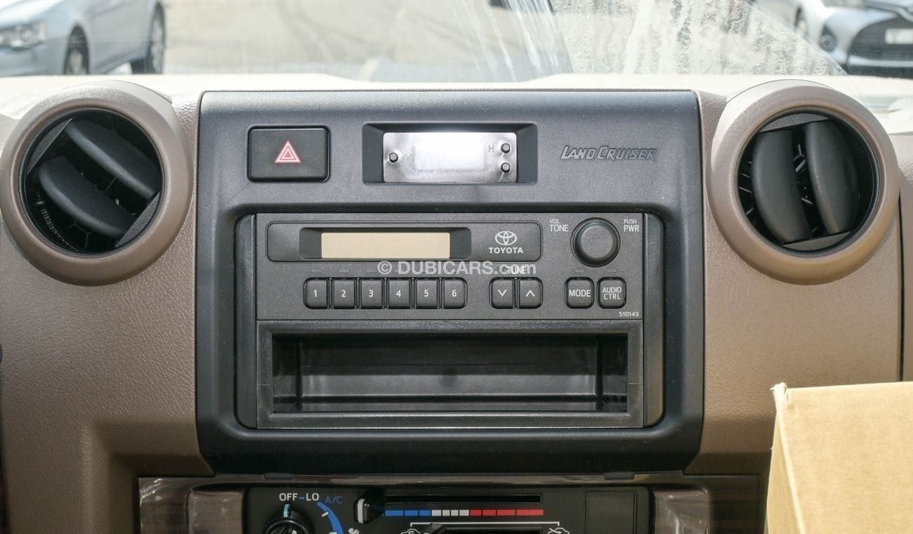 Toyota Land Cruiser Pick Up LC79 Pickup 4.0L Petrol V6 D/C, A/T Mid Option