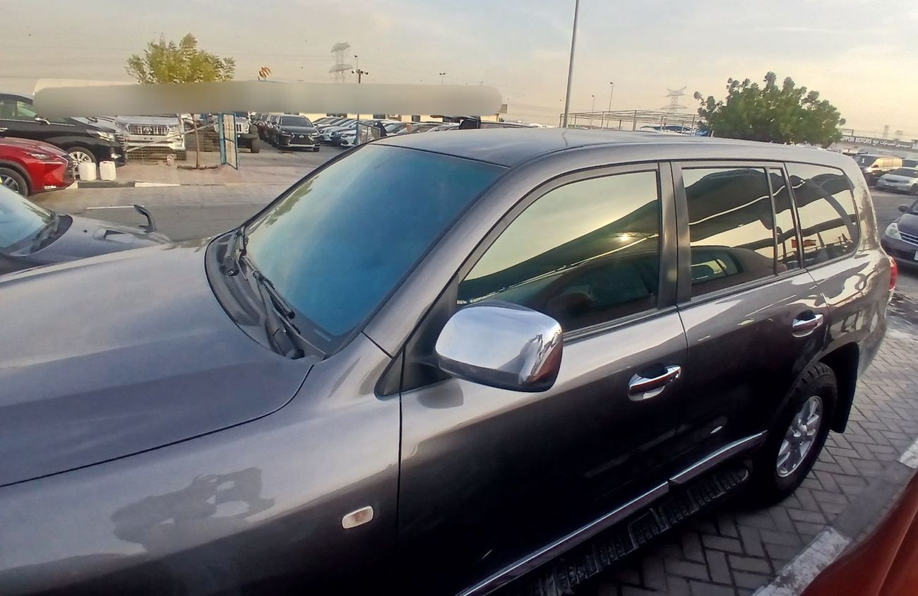 Toyota Land Cruiser Toyota landcruise 2014Model 4.0 v6 GXR petrol Engine Colour Grey push start Transmission Automatic I