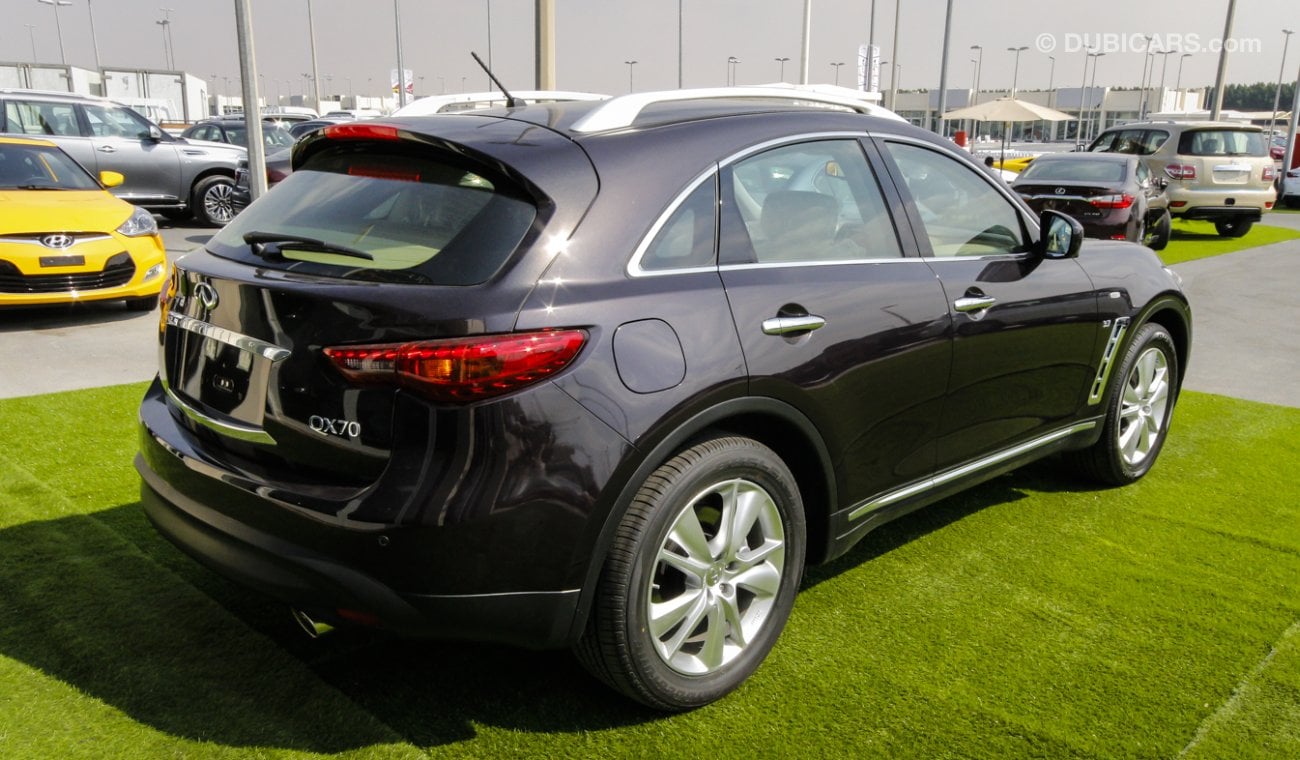 إنفينيتي QX70