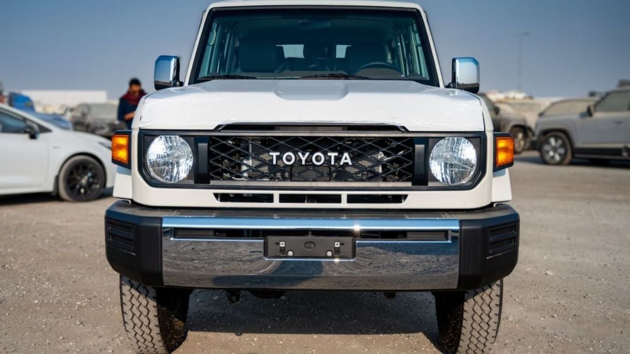 تويوتا لاند كروزر 70 LX LC 76 4.0L Petrol | Manual | Four Wheel Drive | 6 seats | 5 Door