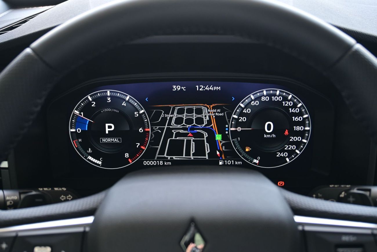 ميتسوبيشي آوتلاندر Mitsubishi Outlander P-Line 2.5L Petrol 4WD, Model 2025, Color Silver