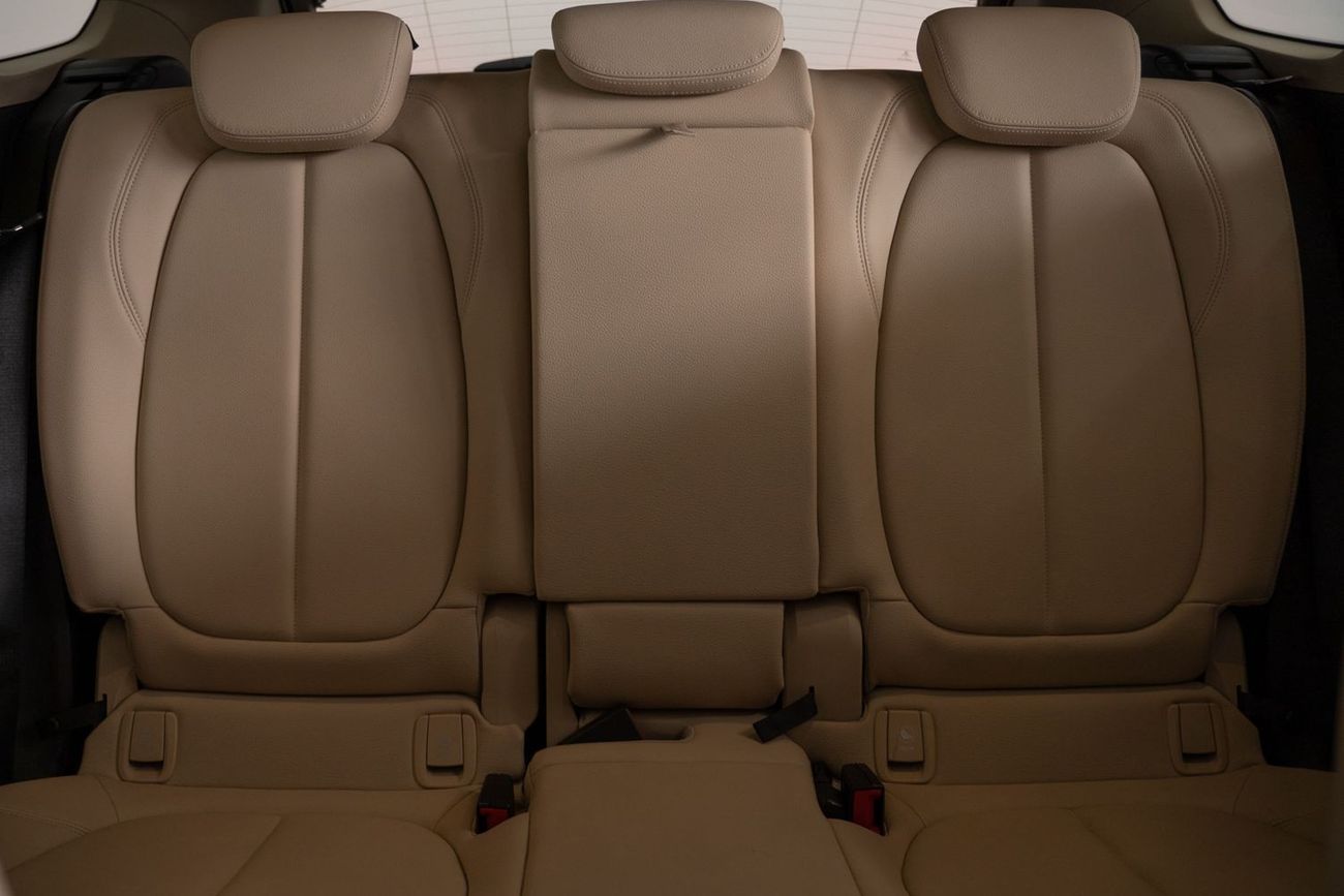 بي أم دبليو X1 sDrive 20i اكسكلوسيف