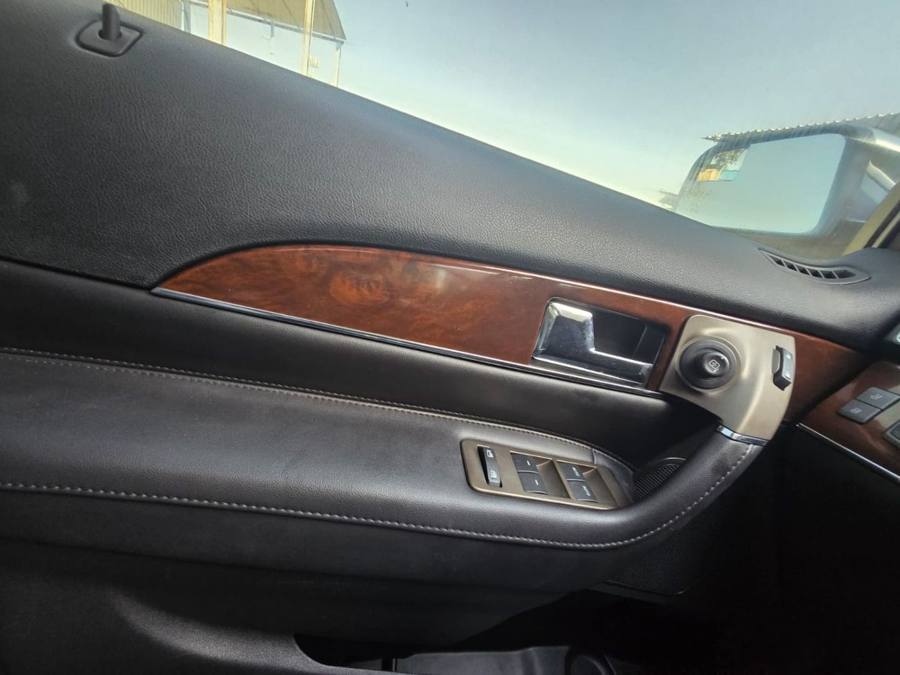 Lincoln MKX 2013 Lincoln MKX – Luxury midsize SUV in excellent condition. Powered by a strong 3.7L V6 engine wit