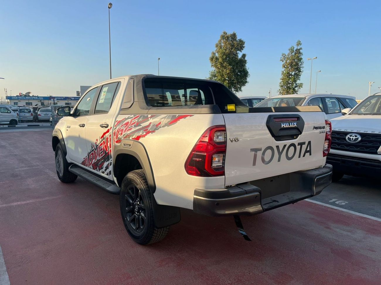 Toyota Hilux TOYOTA HILUX 4.0 ADVENTURE WHITE 2025 OMAN SPEC