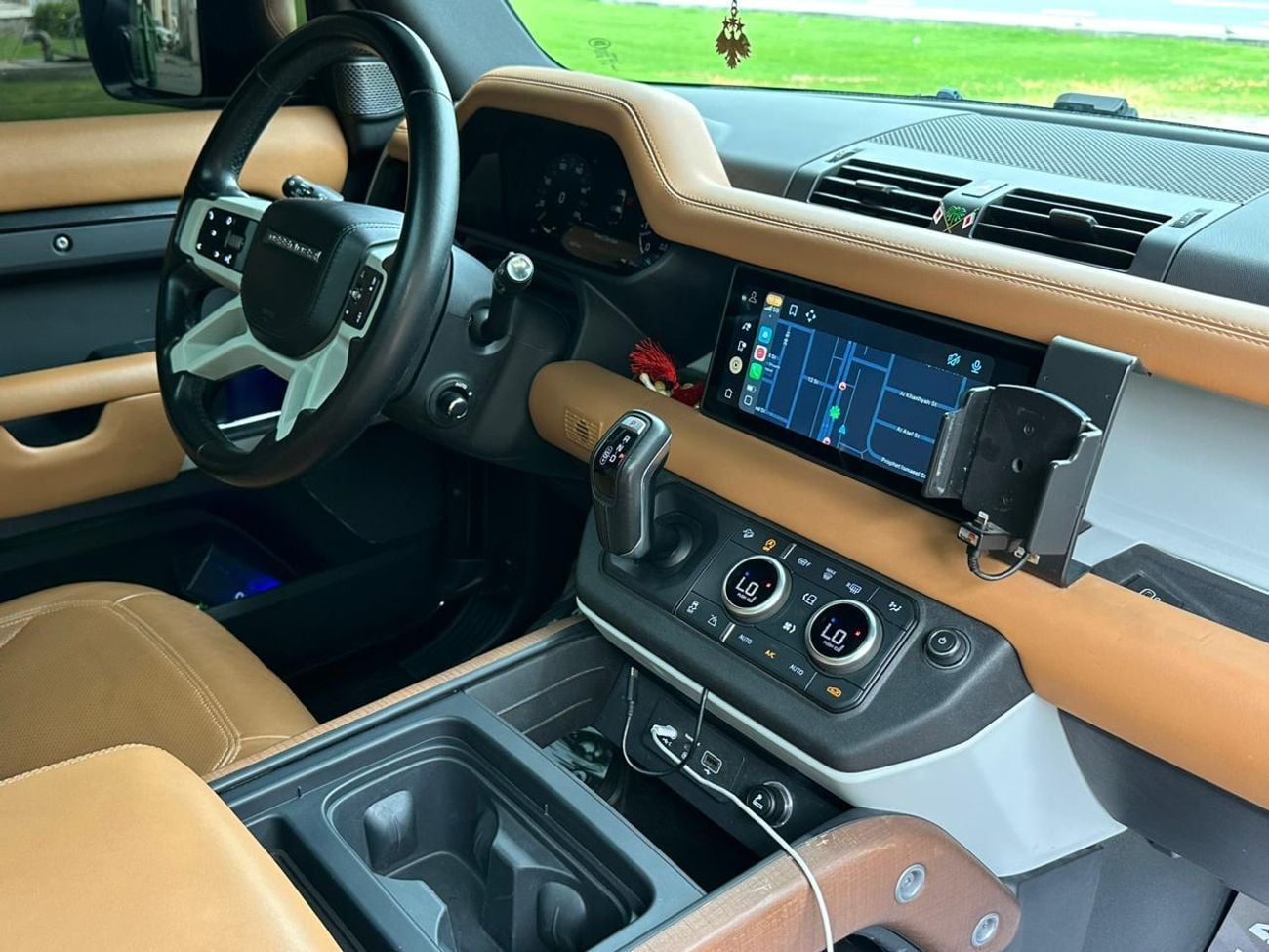 Land Rover Defender STD P300 90 SE 2.0L (5 Seater) DEFENDER 90 SE P300 GCC 2023 // AL TAYER WARRANTY // FSH // ORIGINAL