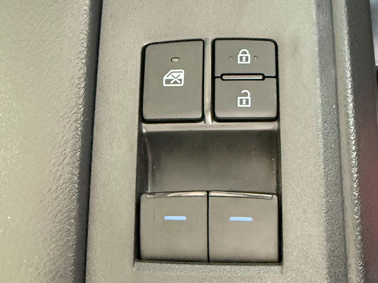 Toyota Hiace 3.5 V6 CARGO MANUAL TRANSMISSION **EXPORT ONLY**التصدير فقط خارج الخليج***