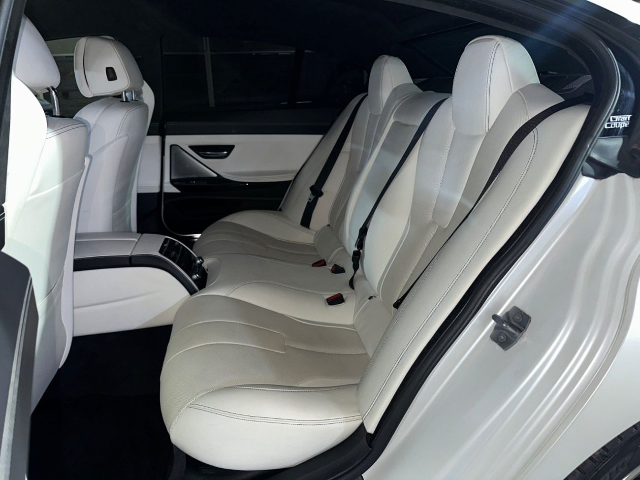 BMW M6 2016 4.4L | ONE OF ONE M6 | COMPETITION PACKAGE | CARBON CERAMIC BRAKES | FULLY LOADED