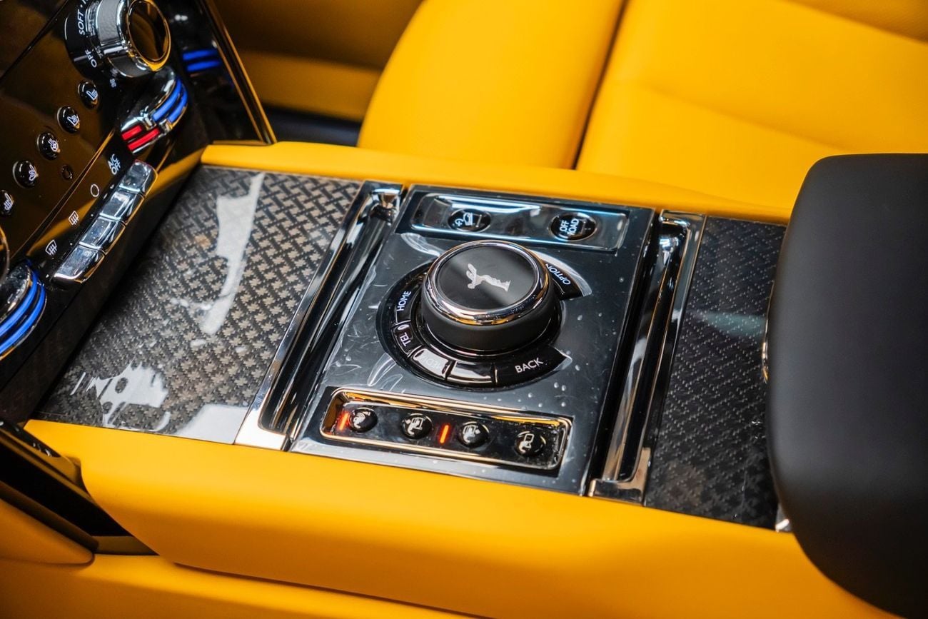 رولز رويس كولينان Rolls Royce cullinan  2025 GCC  Warranty and service AGMC  Black badge  2,900 km