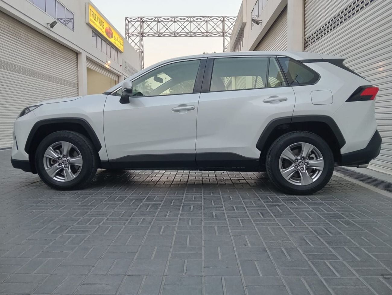 Toyota RAV4 2.5L (2WD) EX