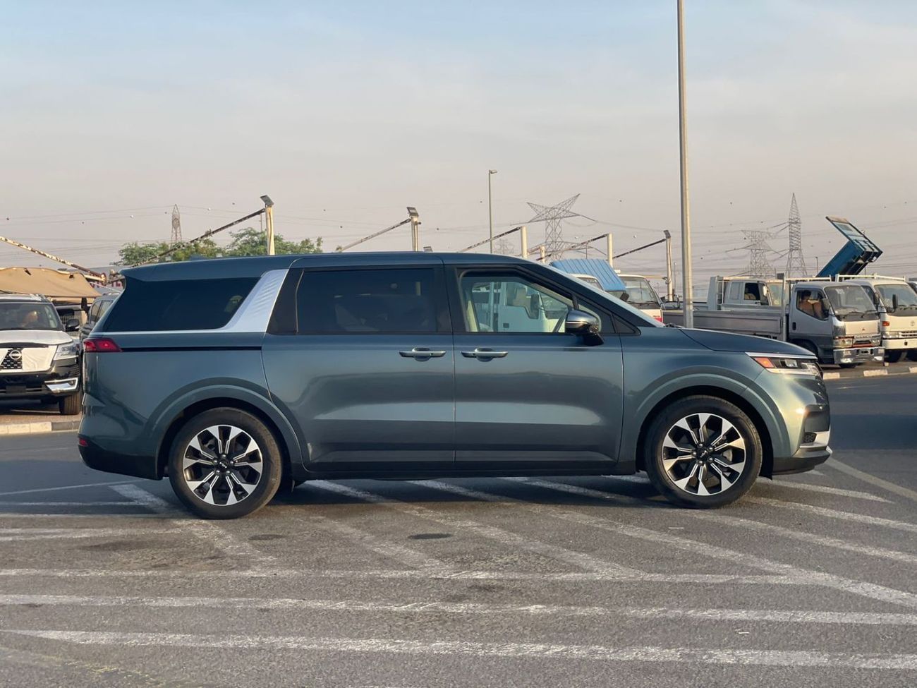 Kia Carnival 2024 Kia Carnival EX 3.5L V6 - Full Option - 8 Seater - Front & Rear Radar Sensor - Trunk / Door Ful