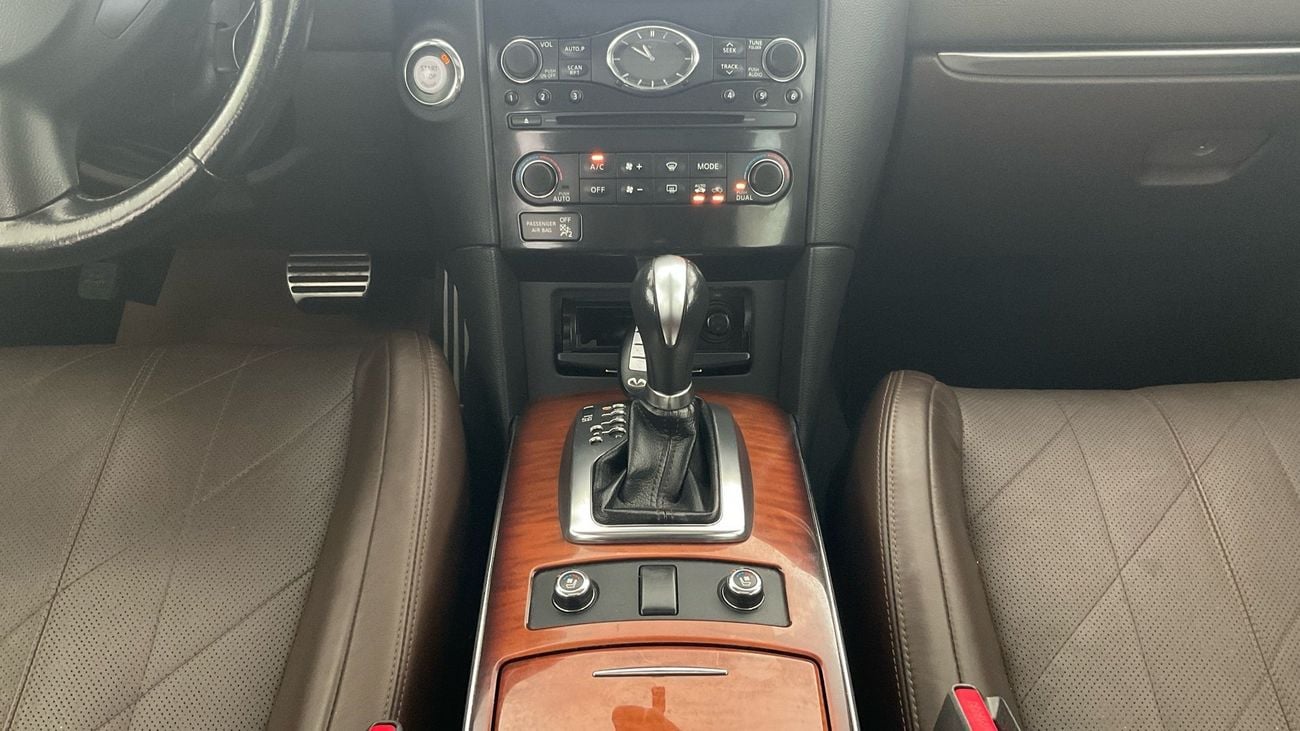 إنفينيتي QX70 Luxury / Luxe Sensory | upto AED 20,000 Ramadan Discount | شامل الضمان | 0 ﺪﻔﻋﺓ ﺃﻮﻟﻯ