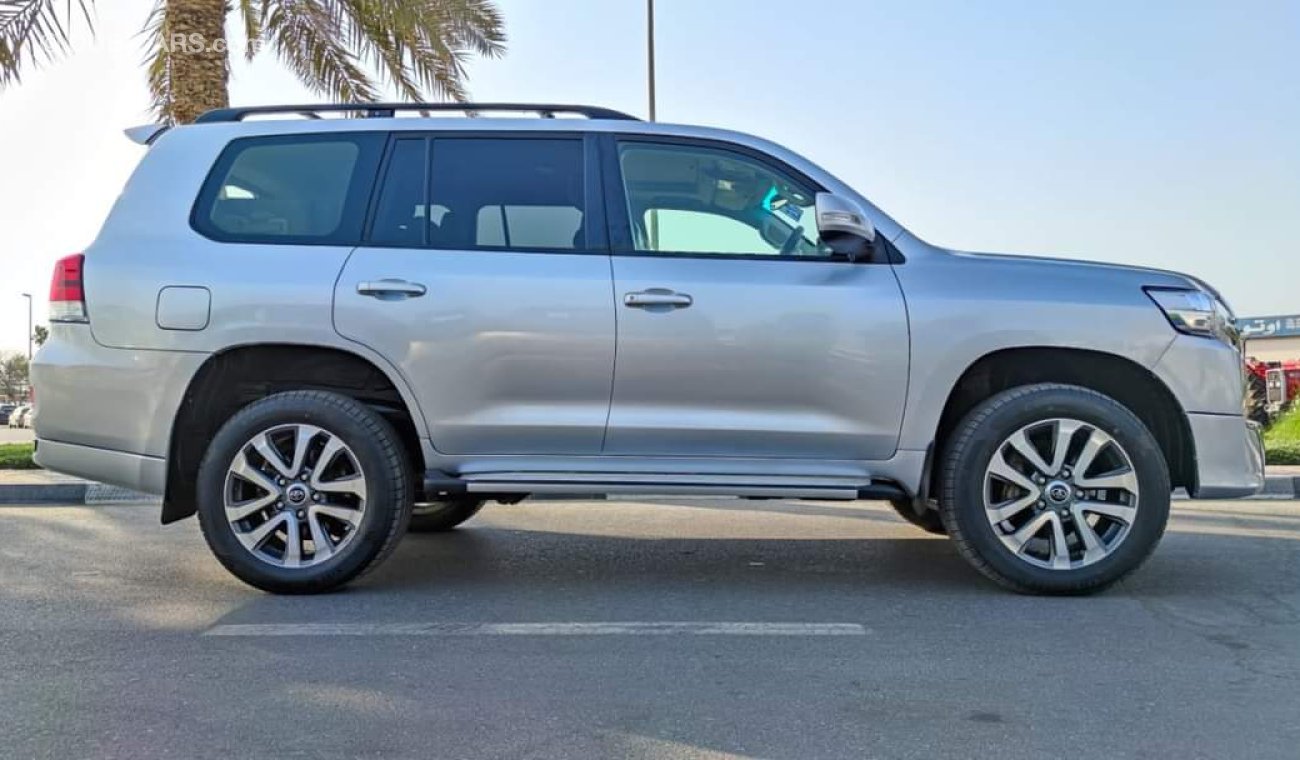 Toyota Land Cruiser 2016 Silver 4WD 4.4L Diesel |Full Option| Premium Condition, Leather & Electric Seats, Analog Clock