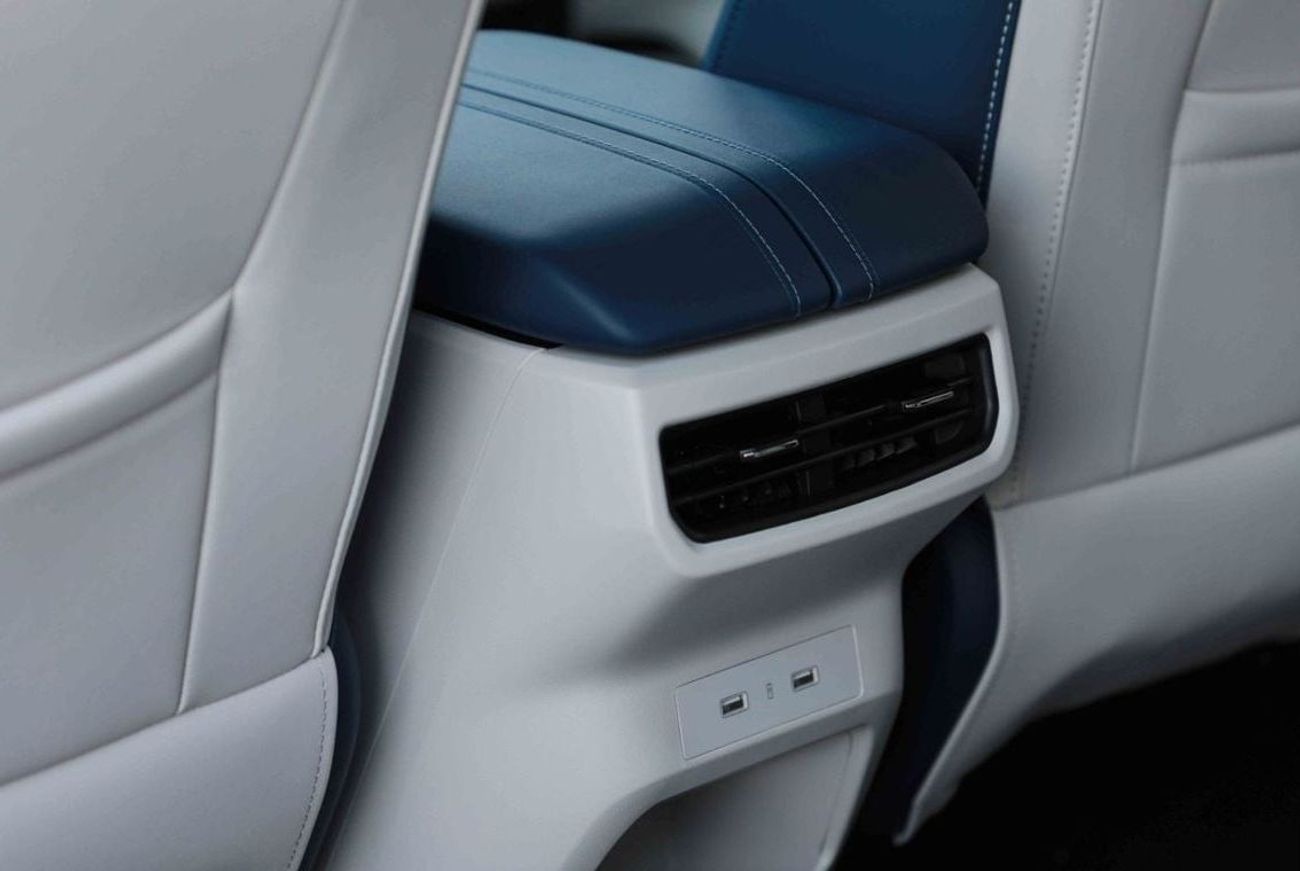 Kaiyi X7 2025 KAIYI X7 1.6 FLAGSHIP - DARK GREY inside BLUE & WHITE | Export Price