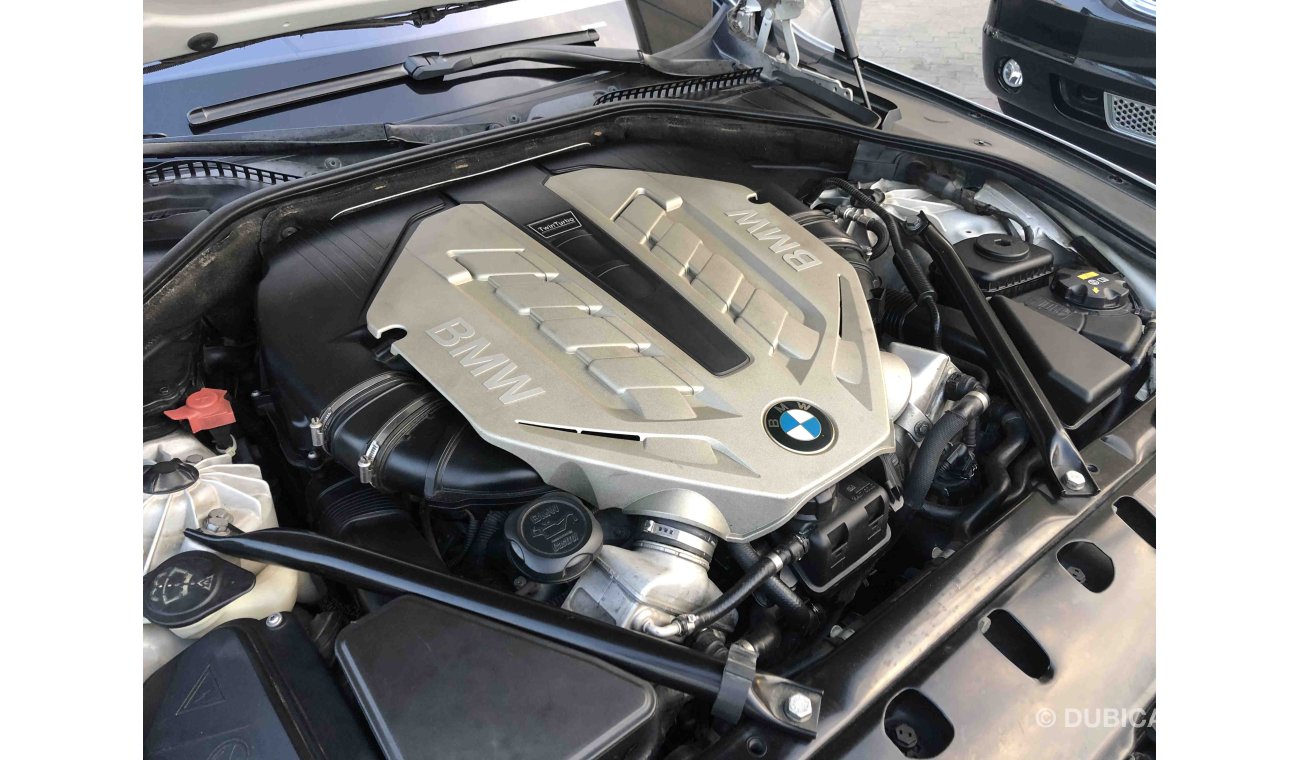 BMW 750Li SUPER CLEAN CAR WITH REAR DVD AND SMALL FRIDGE