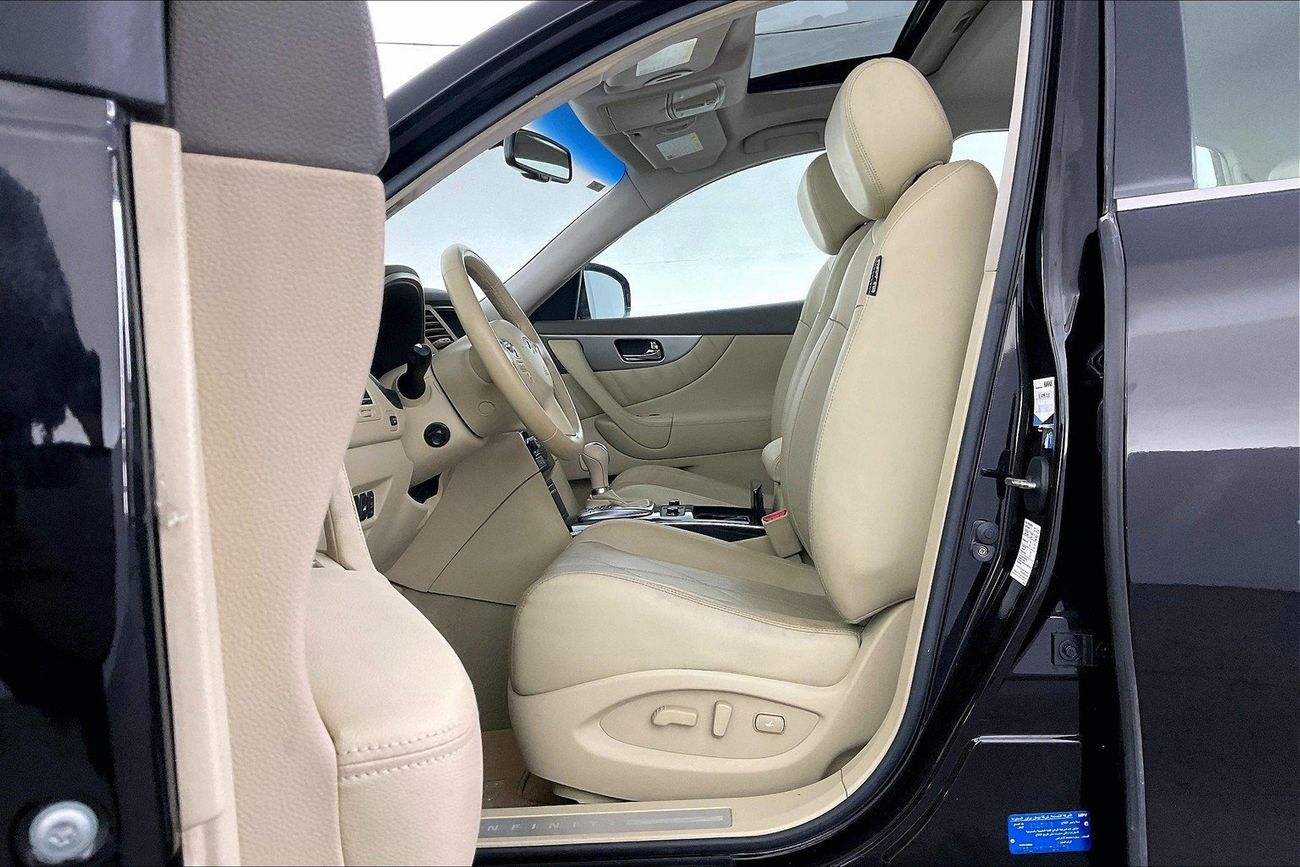 Infiniti QX70 Luxury / Luxe Sensory | Guaranteed Warranty | 0 Down Payment