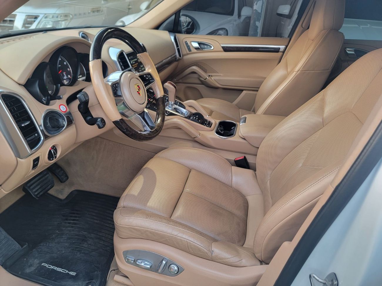 Porsche Cayenne Platinum Edition 3.6L