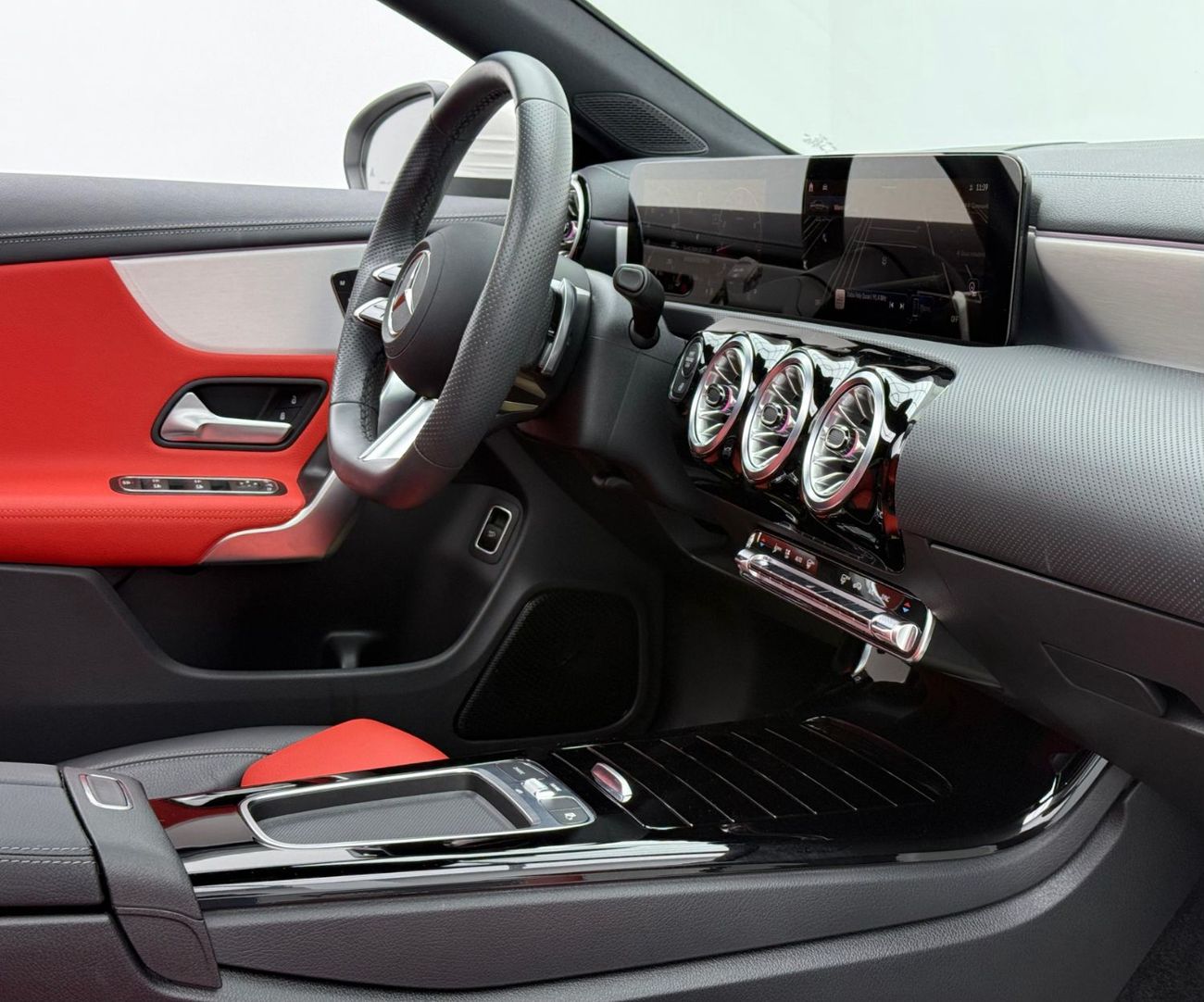 مرسيدس بنز CLA 250 4MATIC 2024 Mercedes-Benz CLA250 AMG, 2029 Mercedes Warranty + Service Pack, Very Low Km, GCC