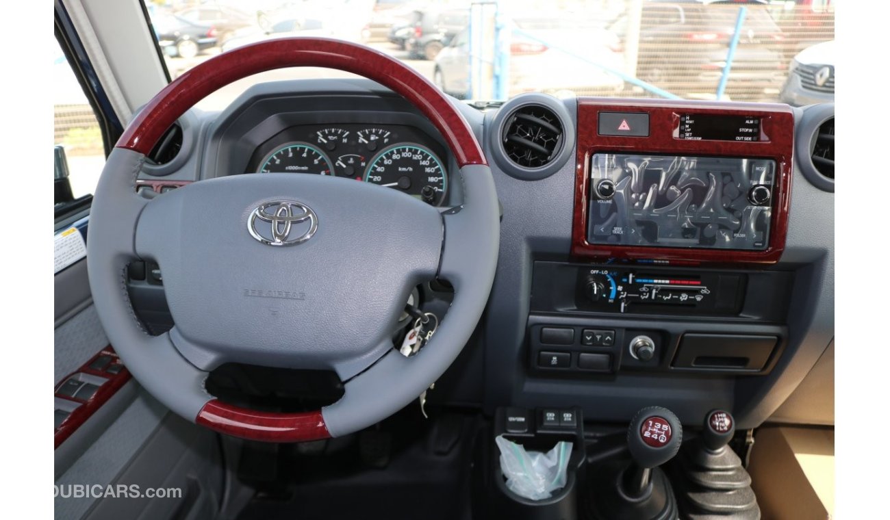 Toyota Land Cruiser Pick Up 4.0L LX V6 DUAL CABIN WITH SNORKEL, WINCH USB POWER SOCKETS