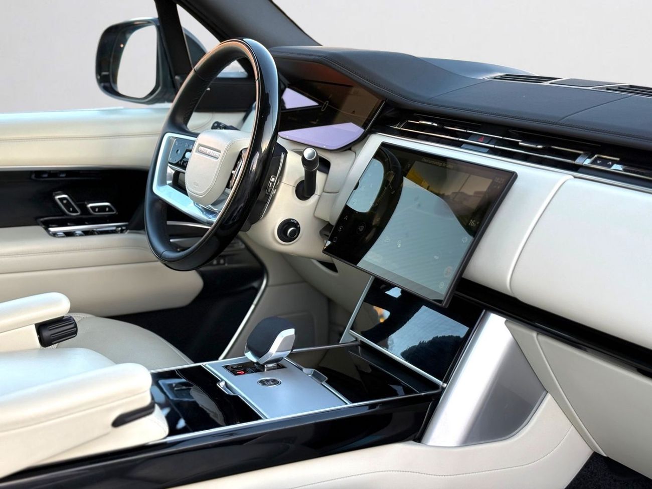 Land Rover Range Rover HSE P530 AED 8,400 P.M | 0% DOWN PAYMENT | RANGE ROVER VOGUE SE P530 | 4.4L TWIN-TURBO V8 – 523 HP |