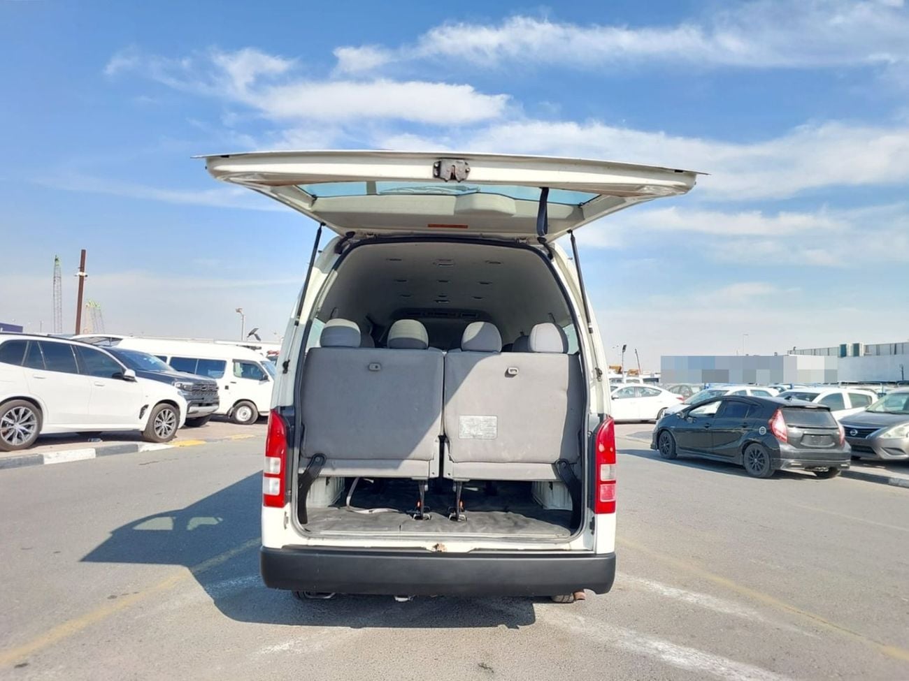 تويوتا هاياس TOYOTA HIACE COMMUTER VAN RHD 2006 MODEL 2.5 L DIESEL MANUAL(PM15390)