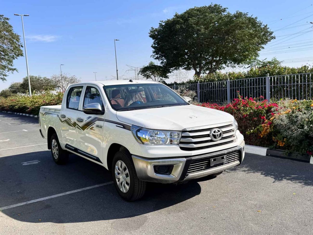 تويوتا هيلوكس 2025 TOYOTA HILUX D/C P/UP 4X2 2.7L PETROL BASIC PWR WIN BRAND NEW 0KM