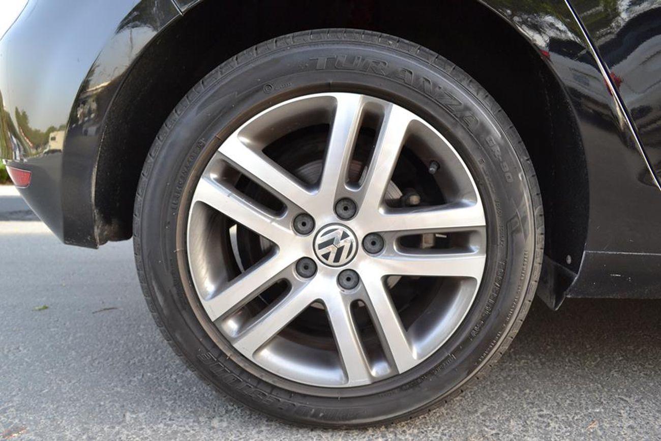 Used Volkswagen Golf 2010 for sale in Dubai 29229