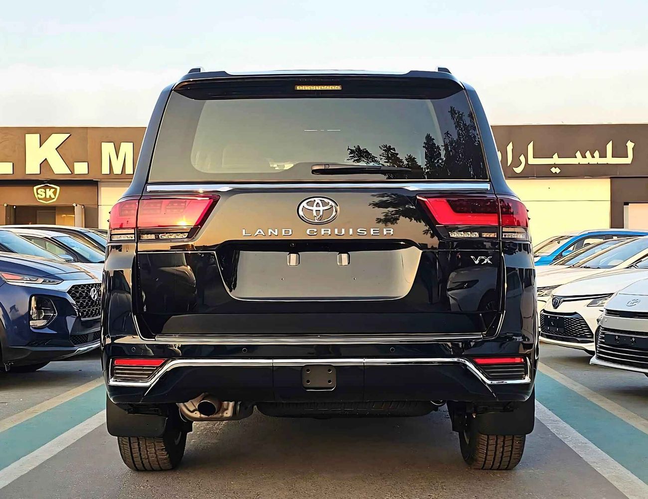 تويوتا لاند كروزر VX / LC300 VX / 4.0L PETROL / BIG DVD / JBL SPEAKERS / SUNROOF / FULL OPTION (CODE# VX)