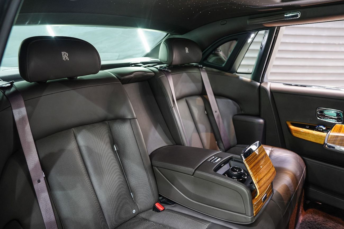 Rolls-Royce Phantom Std 6.8L Rear-Seat Entertainment, Starlight Headliner, Dealer Warranty + Service!!