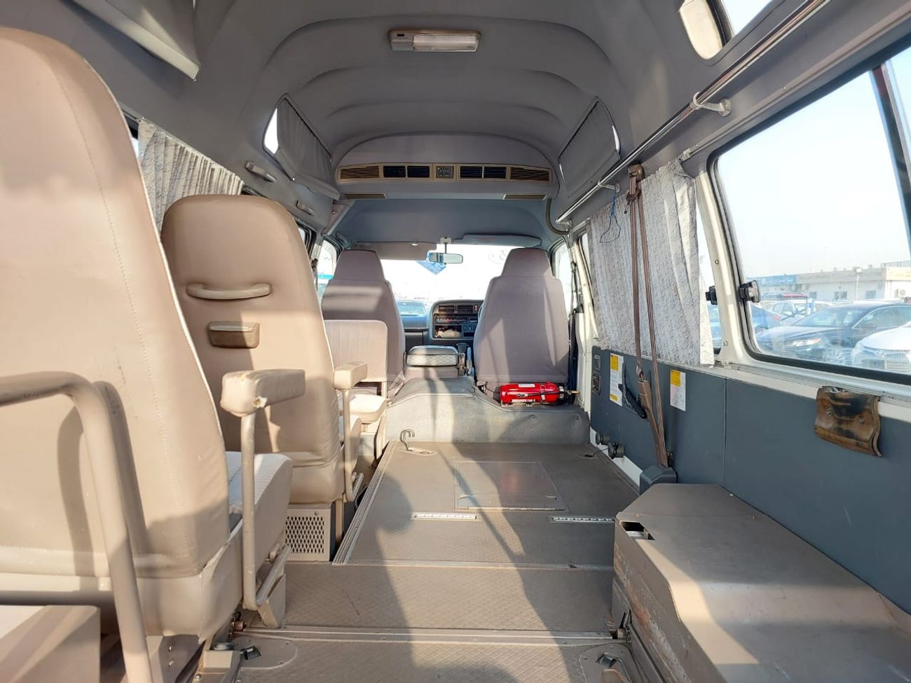 Toyota Hiace TOYOTA HIACE VAN RHD 2000 MODEL 3.0 L DIESEL AUTOMATIC(PM02372)