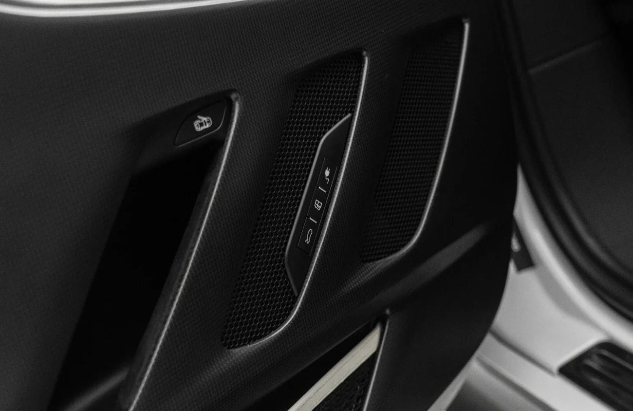 فيراري SF90 ستراديل سترادالي 4.0-liter twin-turbocharged V8 engine + 3 electric motors | Warranty