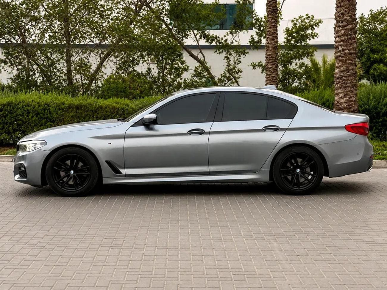 BMW 520i 1,183 P.M | 520i M Sport | GCC Specs | Pristine Condition