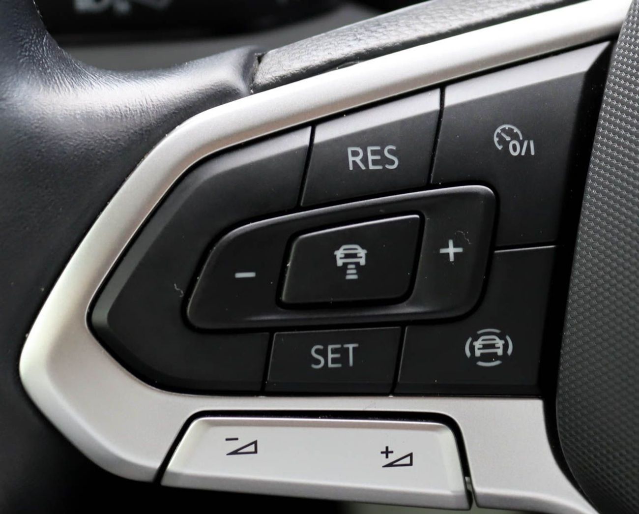 Volkswagen T ROC Style 1.4L Volkswagen T-Roc 2023 GCC, original paint , without accidents, in excellent condition 160