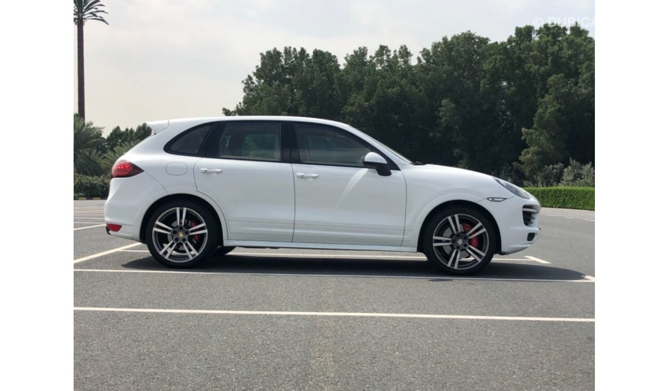 Porsche Cayenne MODEL 2013 GCC CAR PERFECT CONDITION INSIDE AND OUTSIDE