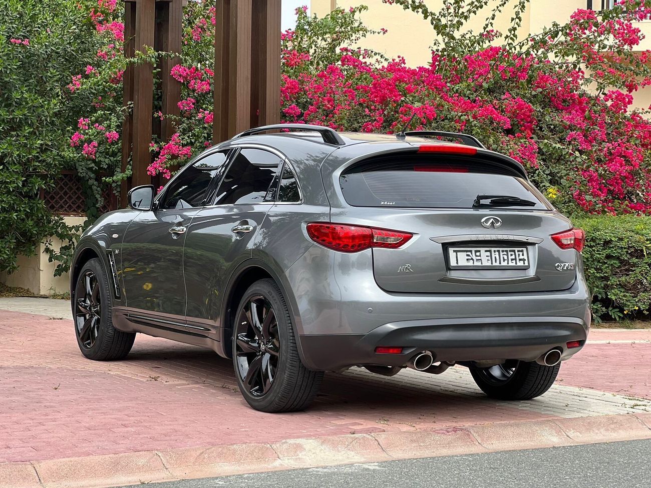 Infiniti QX70 S
