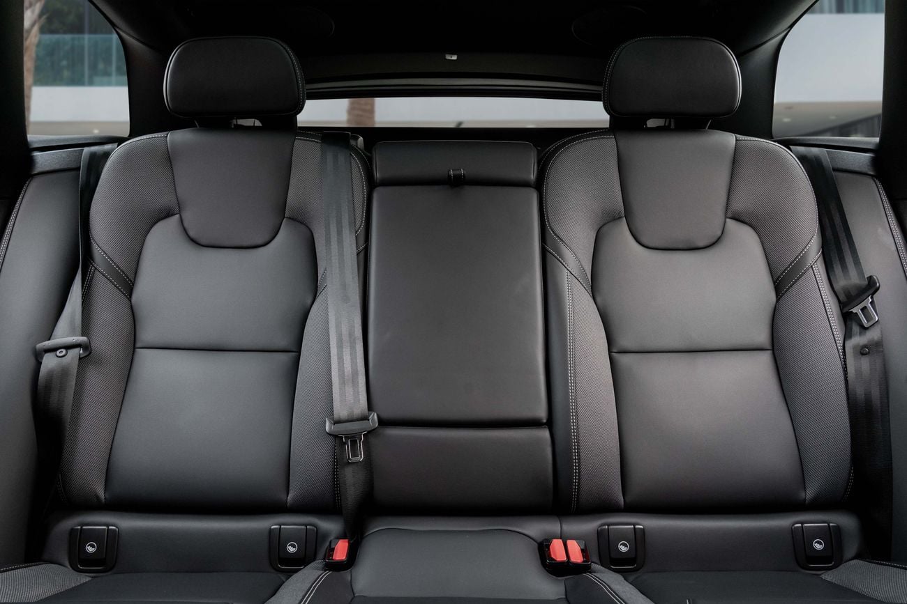 فولفو XC 60 B5 Ultimate Dark Volvo XC60 B5 Ultimate Dark