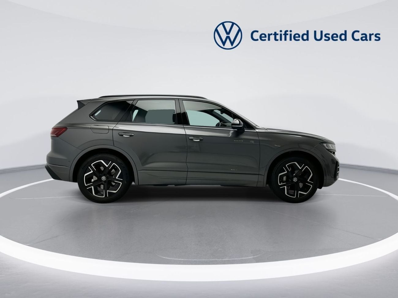 Volkswagen Touareg R-LINE VW Certified | The Ultimate Flagship SUV | Well Maintained