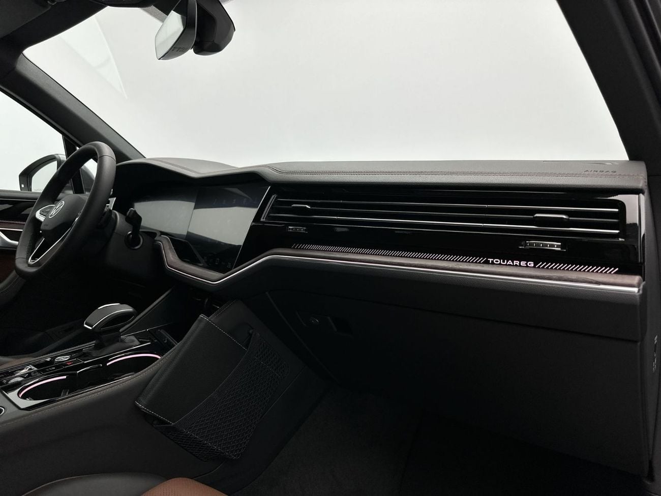 فولكس واجن طوارق ELEGANCE | Premium V6 Performance & Smart Tech | VW Certified | GCC Specs