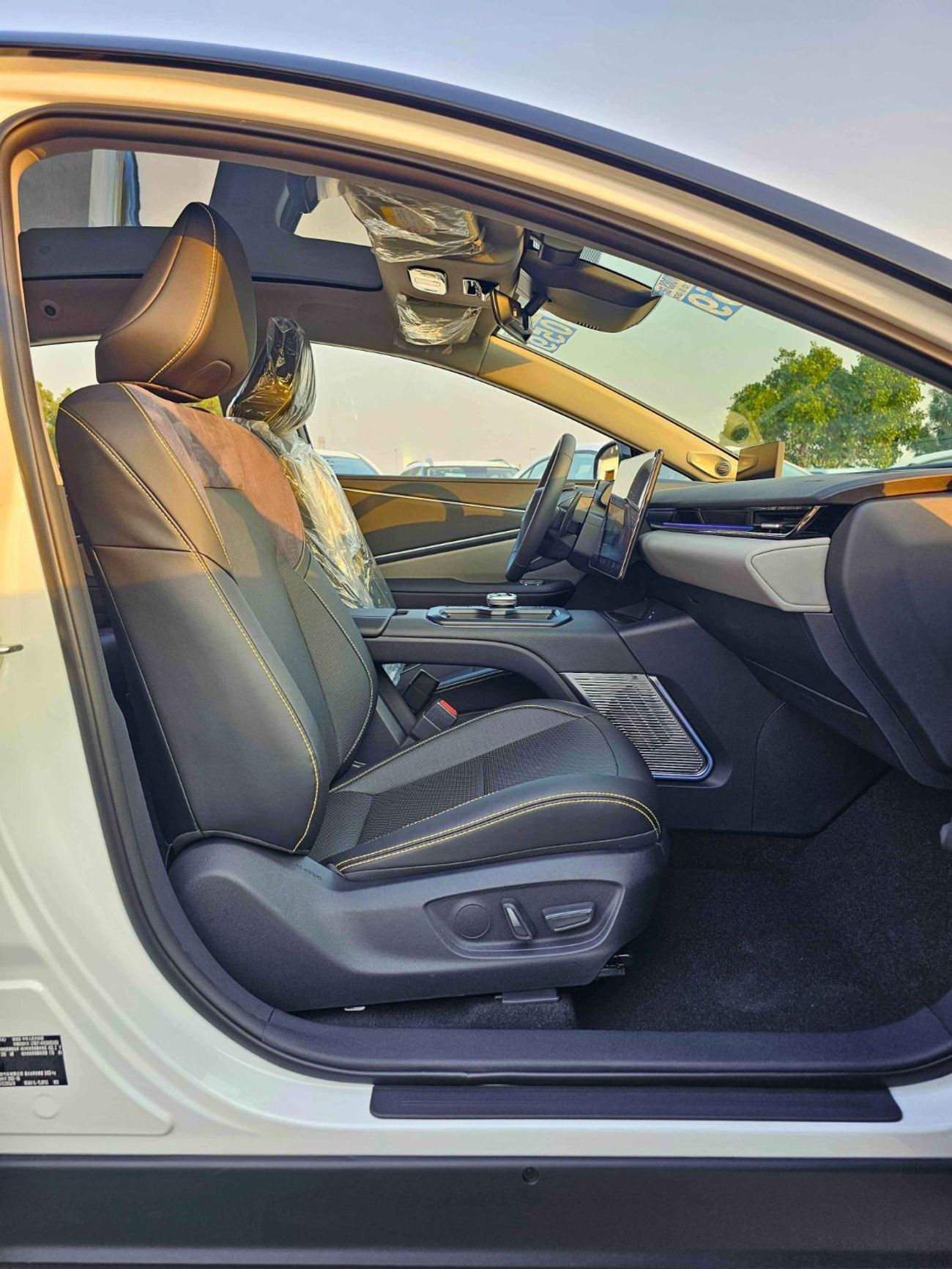Toyota bZ5 630 MAX KM / ELECTRIC WITH CHARGER / PANORAMIC ROOF / RADAR (CODE # BZ5E)